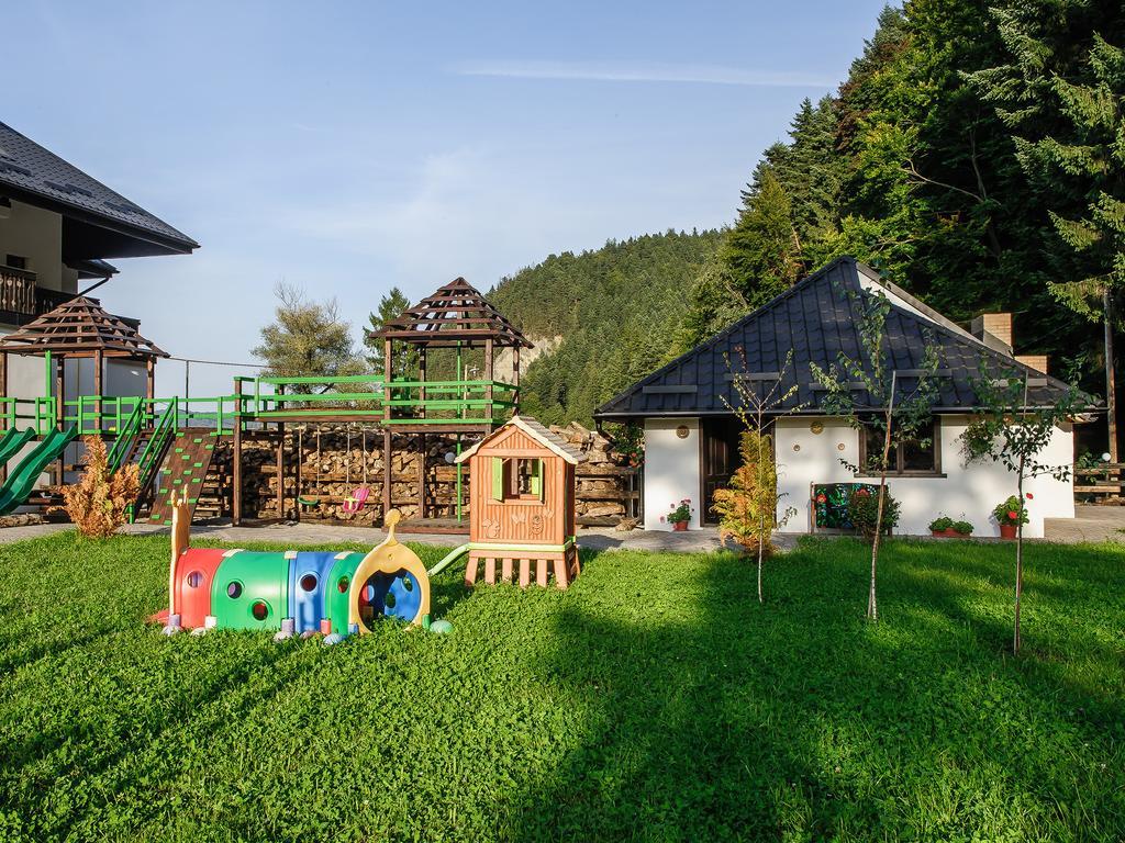 Готель La Conac In Bucovina Ґурагумора Екстер'єр фото