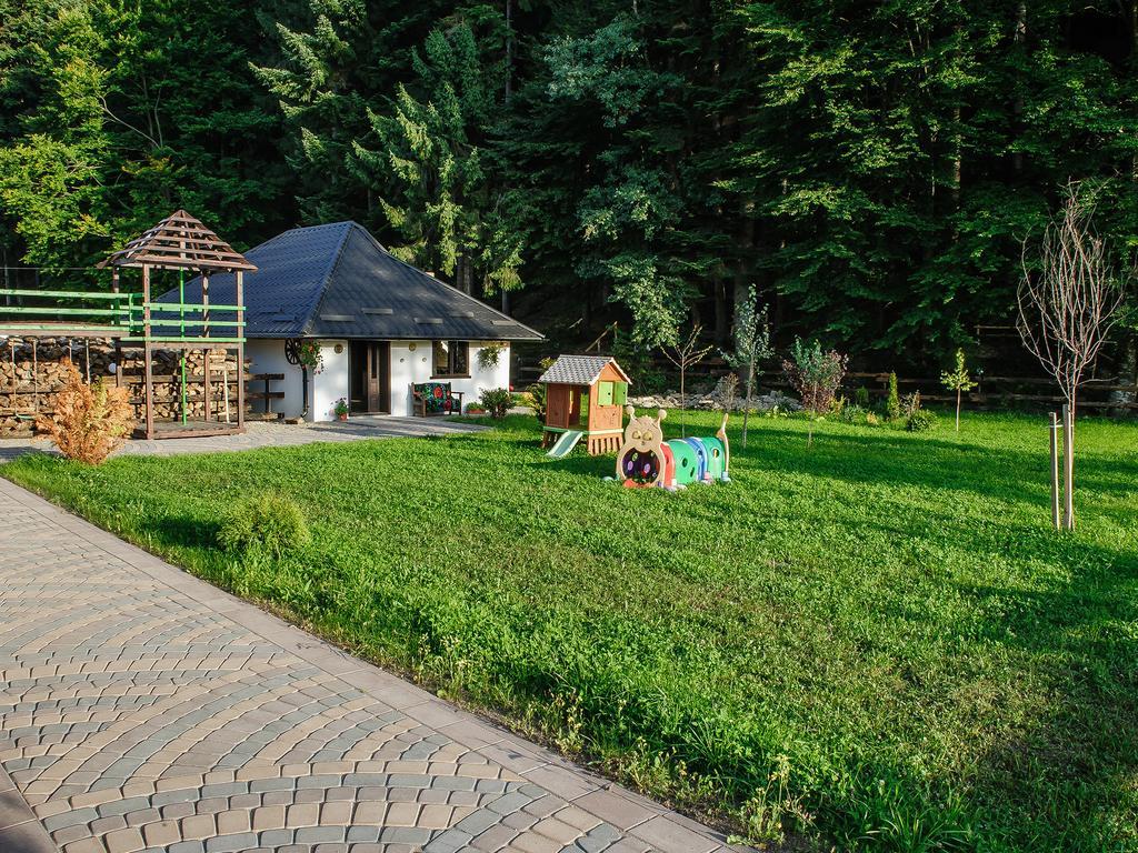 Готель La Conac In Bucovina Ґурагумора Екстер'єр фото