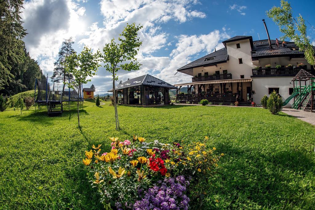 Готель La Conac In Bucovina Ґурагумора Екстер'єр фото