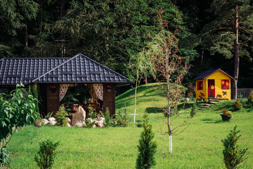 Готель La Conac In Bucovina Ґурагумора Екстер'єр фото