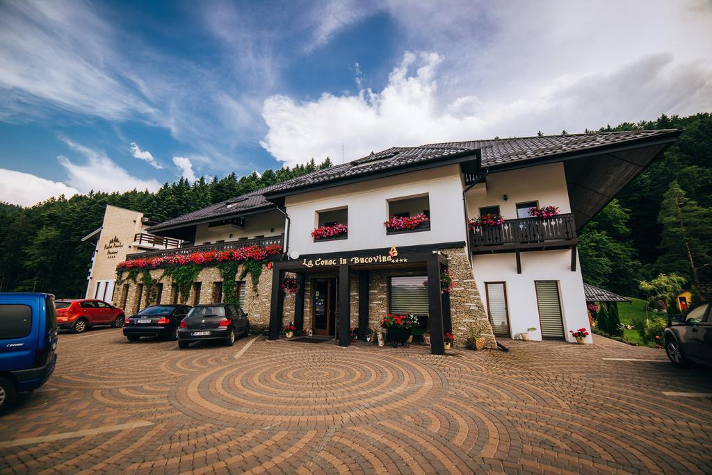 Готель La Conac In Bucovina Ґурагумора Екстер'єр фото