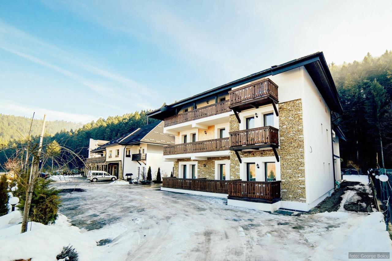 Готель La Conac In Bucovina Ґурагумора Екстер'єр фото